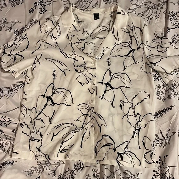 blouse - Picture 3 of 3